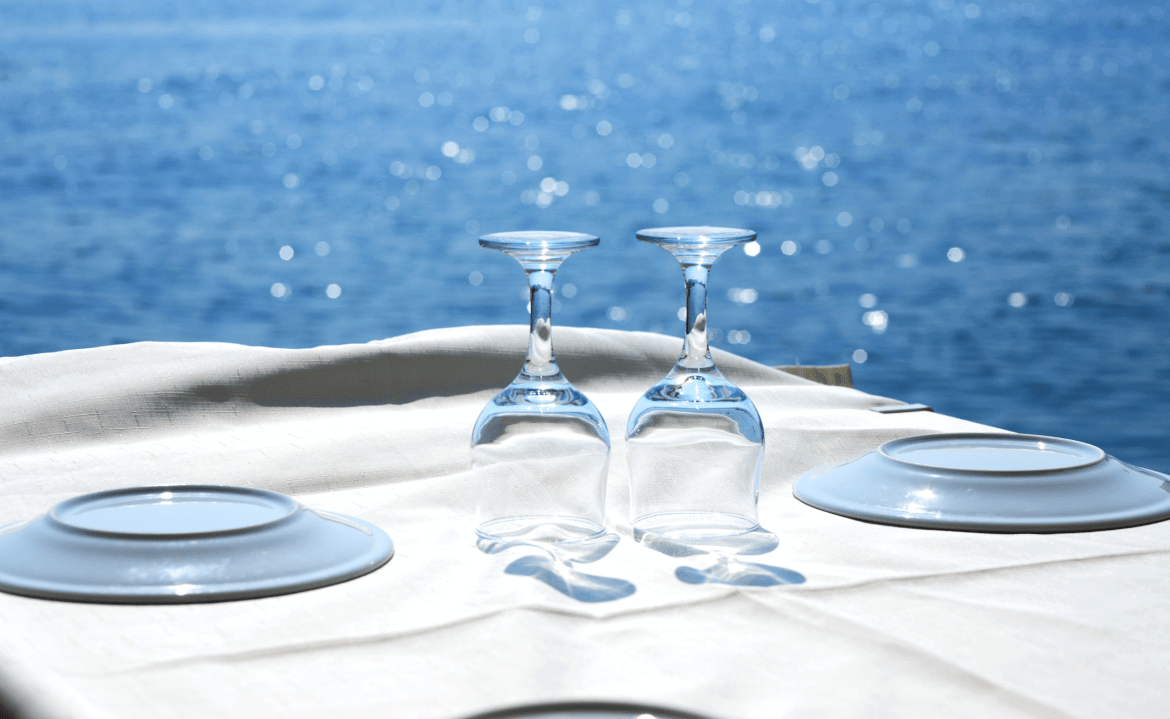 Restaurants overlooking the sea: Enjoy a unique gastronomic experience